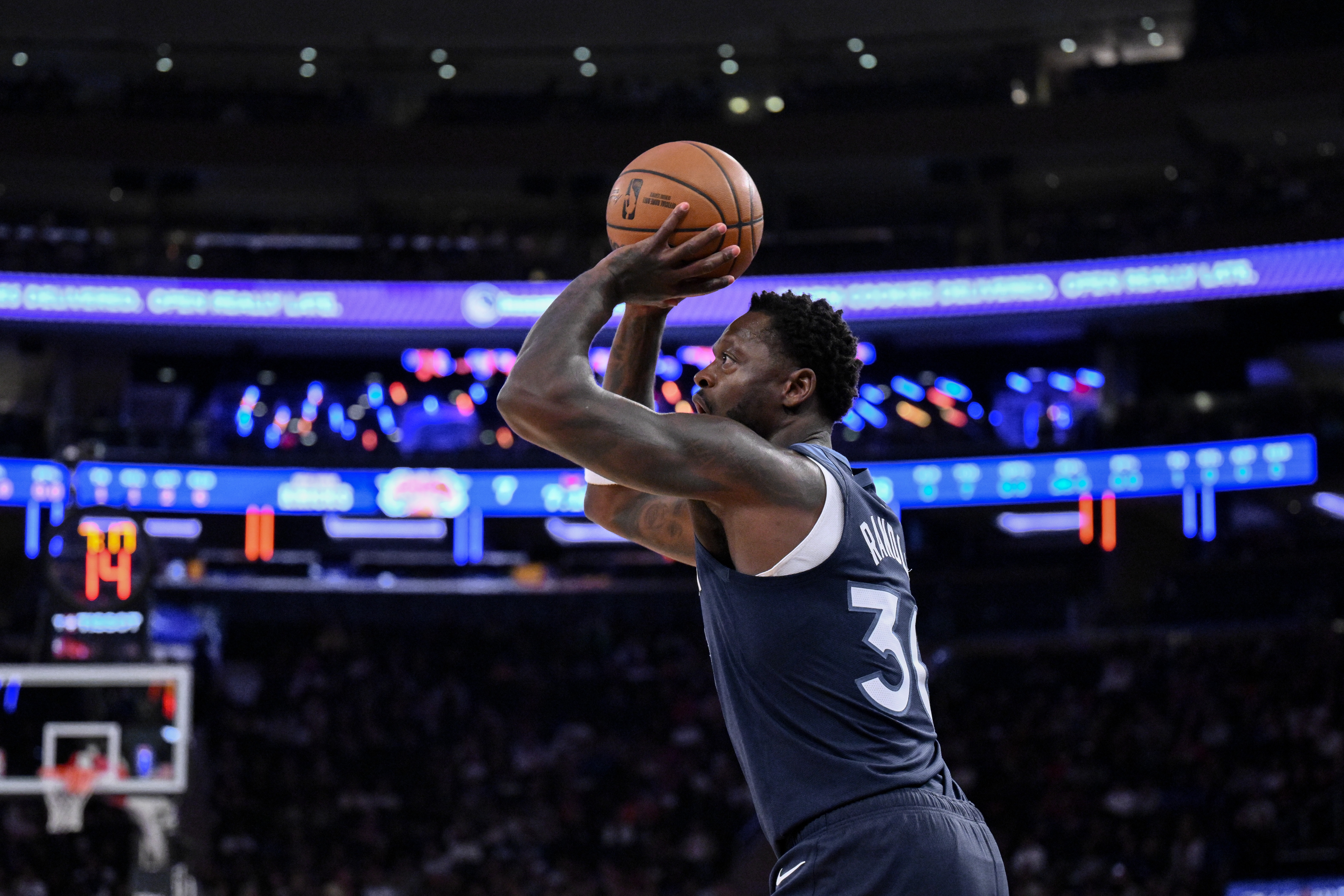 新2网址大全-打出大当家表现！兰德尔18中12砍全场最高29分 第二节独得16分