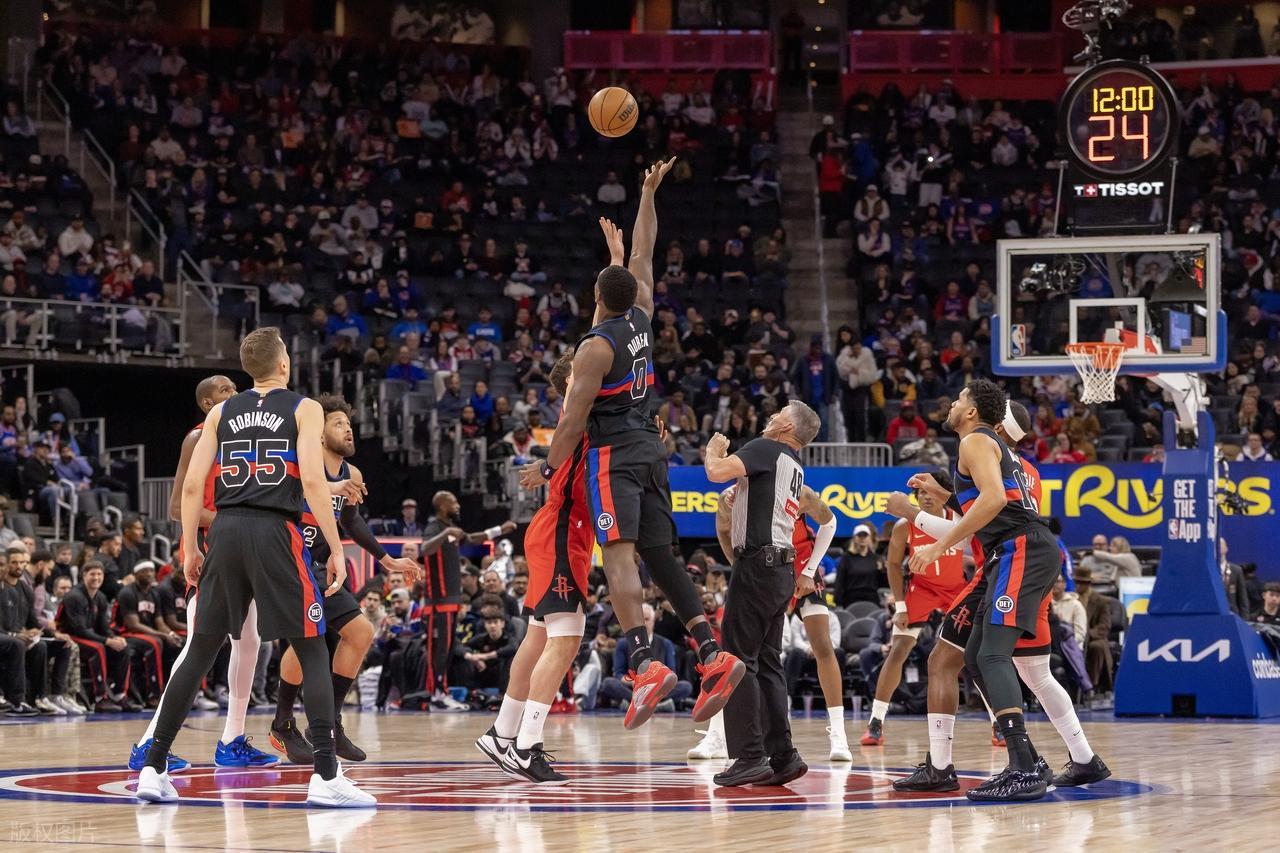 新2官网网址-三分里程碑！杜兰特32+7+3打爆活塞！火箭探花奇兵，阿门完胜弟弟